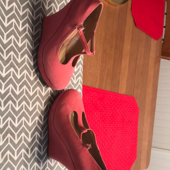Wedge heels - Picture 1 of 1